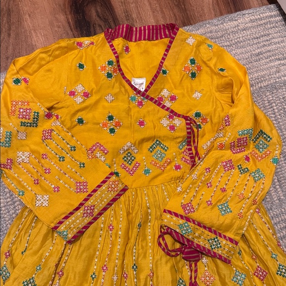 Vibrant Yellow Embroidered Dress (Kayseria) - Picture 2 of 3